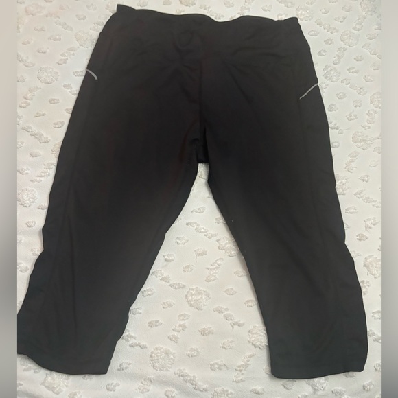 DRI fit Women's l Black Compression Running Capris Leggings Classic - Picture 1 of 2